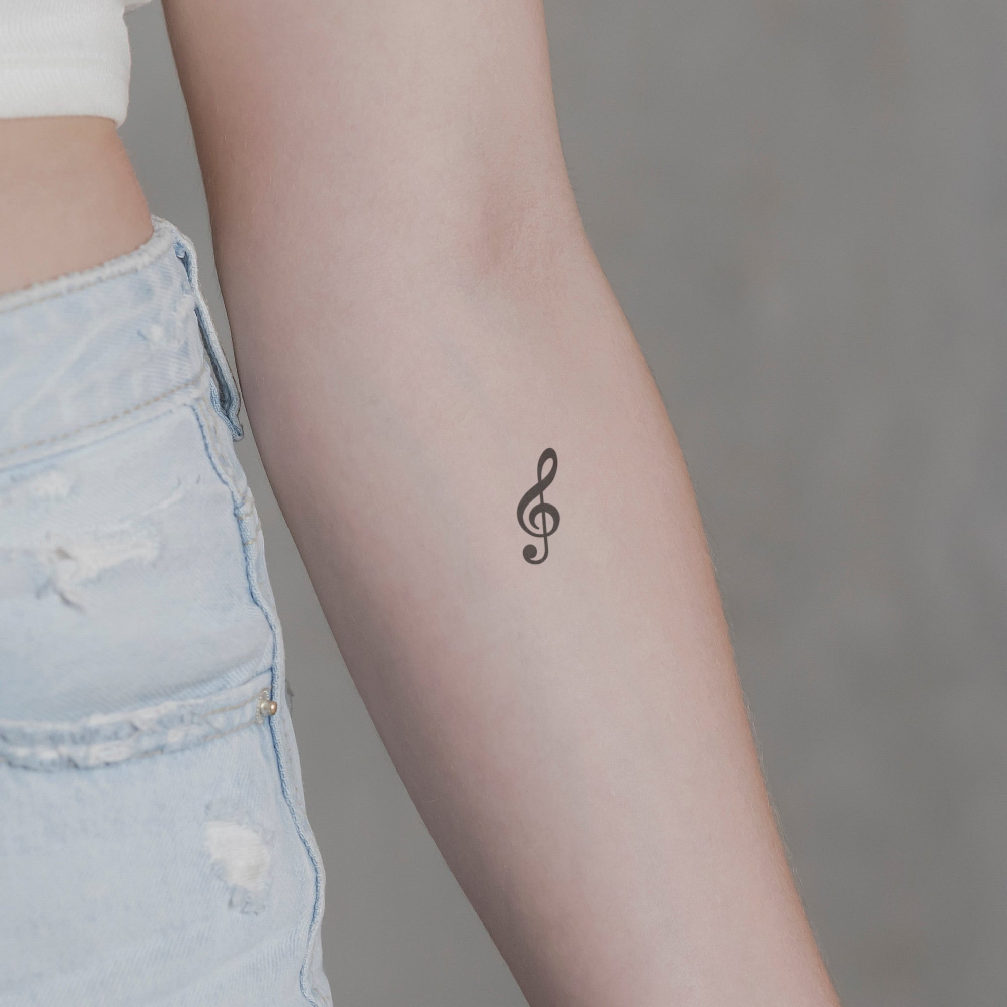 Violinschlüssel Tattoo von minink, der Marke für temporäre Tattoos.