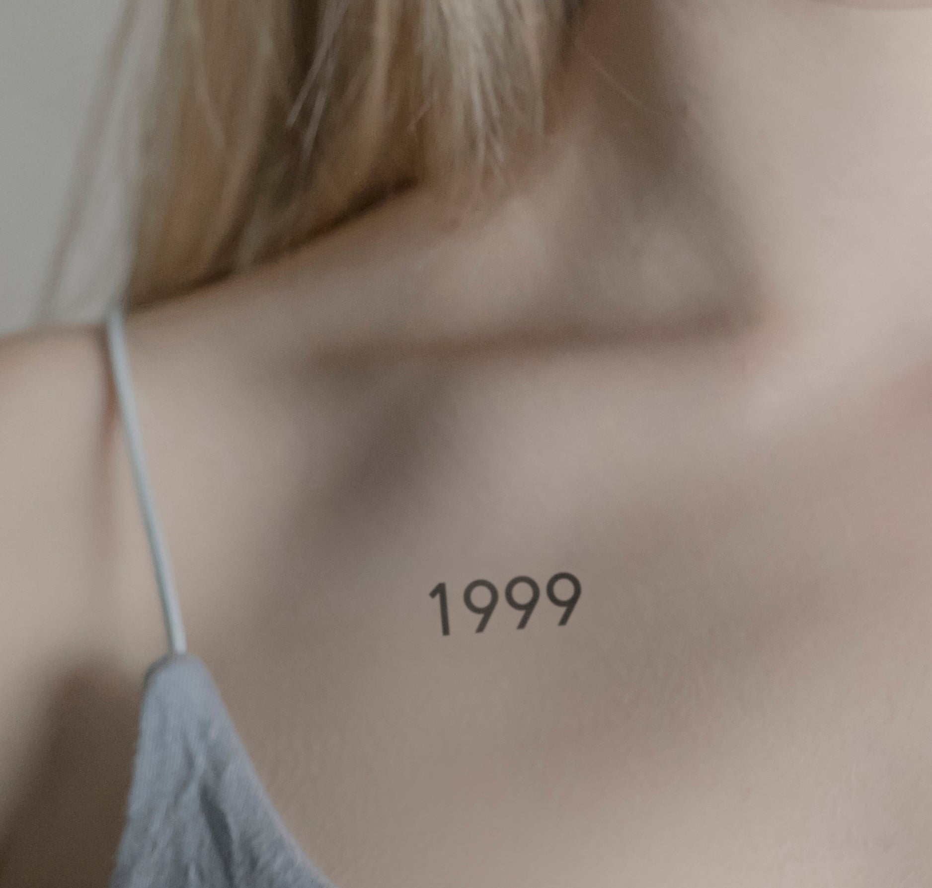 Zahlen Tattoo Geburtsjahr 1999 von minink, der Marke für temporäre Tattoos.